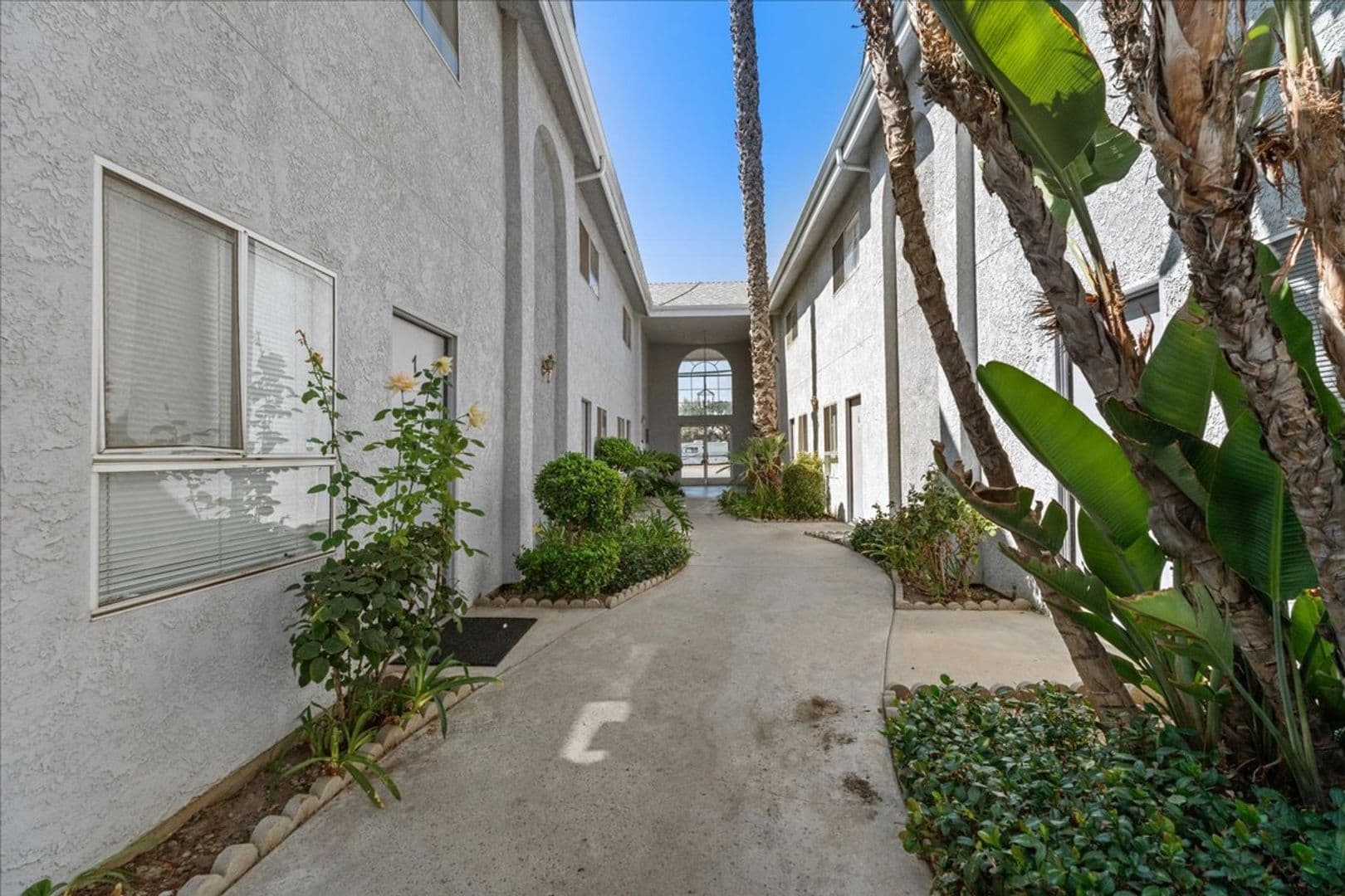 North Hills Apartment: 9660 Sepulveda Blvd