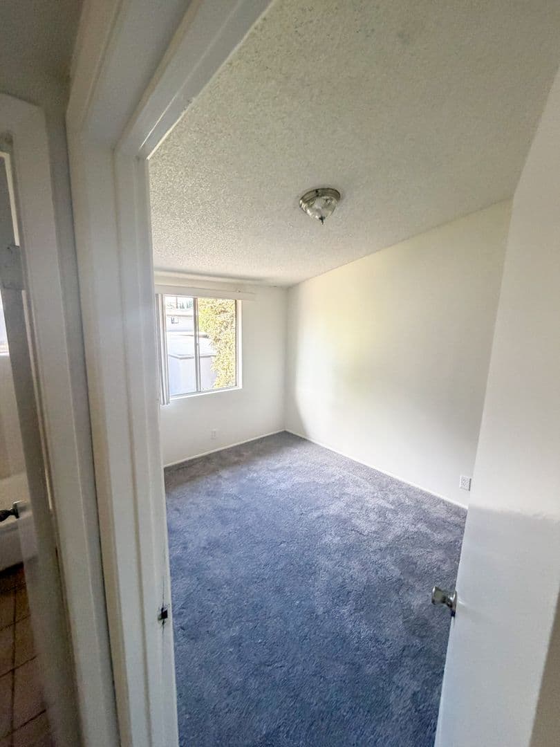 Thousand Oaks Apartment: 2763 Calle Quebracho
