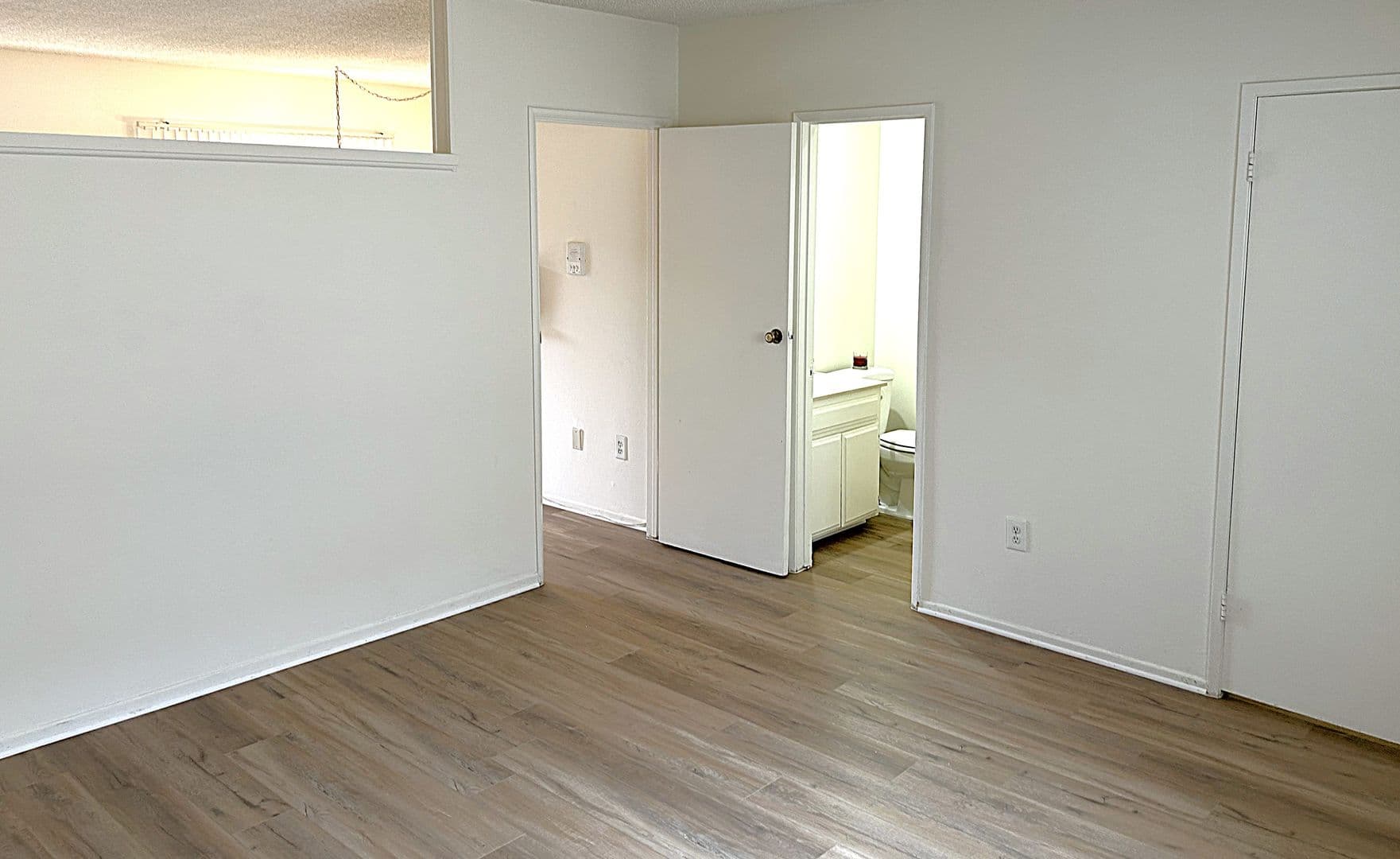 Van Nuys Apartment: 7457 Woodman Ave.