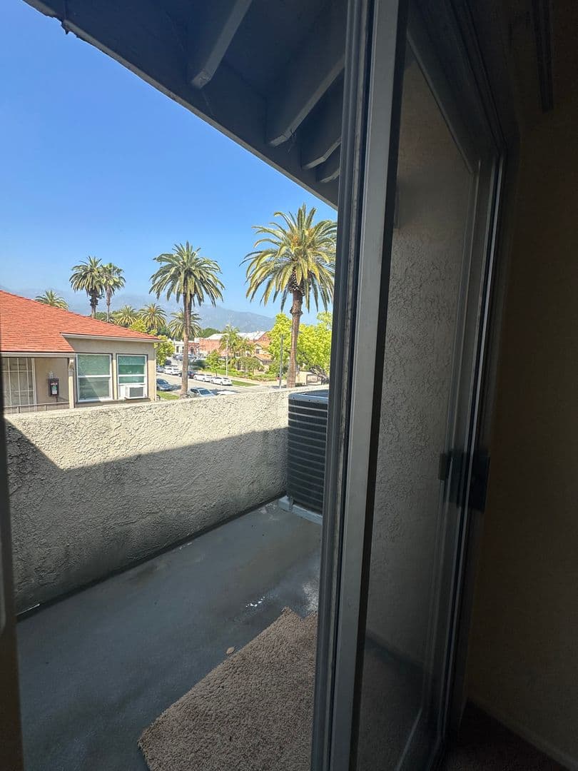 Pasadena Apartment: 79 & 89 Roosevelt Ave.