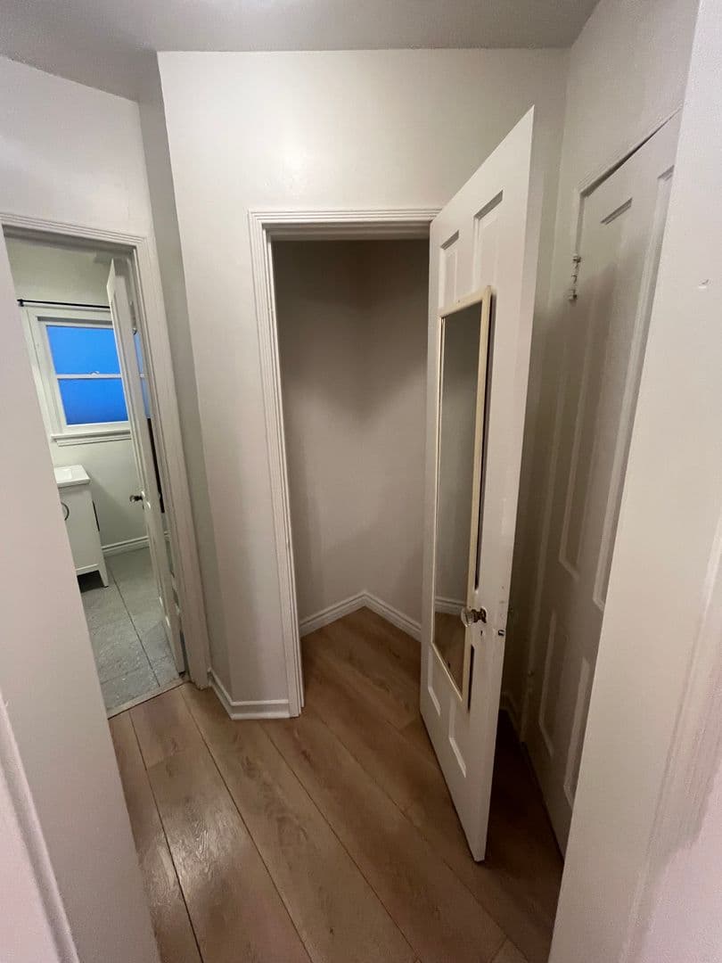 Los Angeles Apartment: 7414 Hollywood Blvd