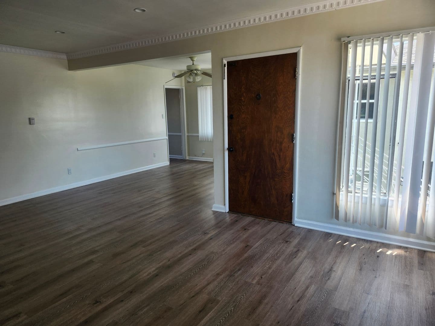 Los Angeles Apartment: 5259 W. Slauson