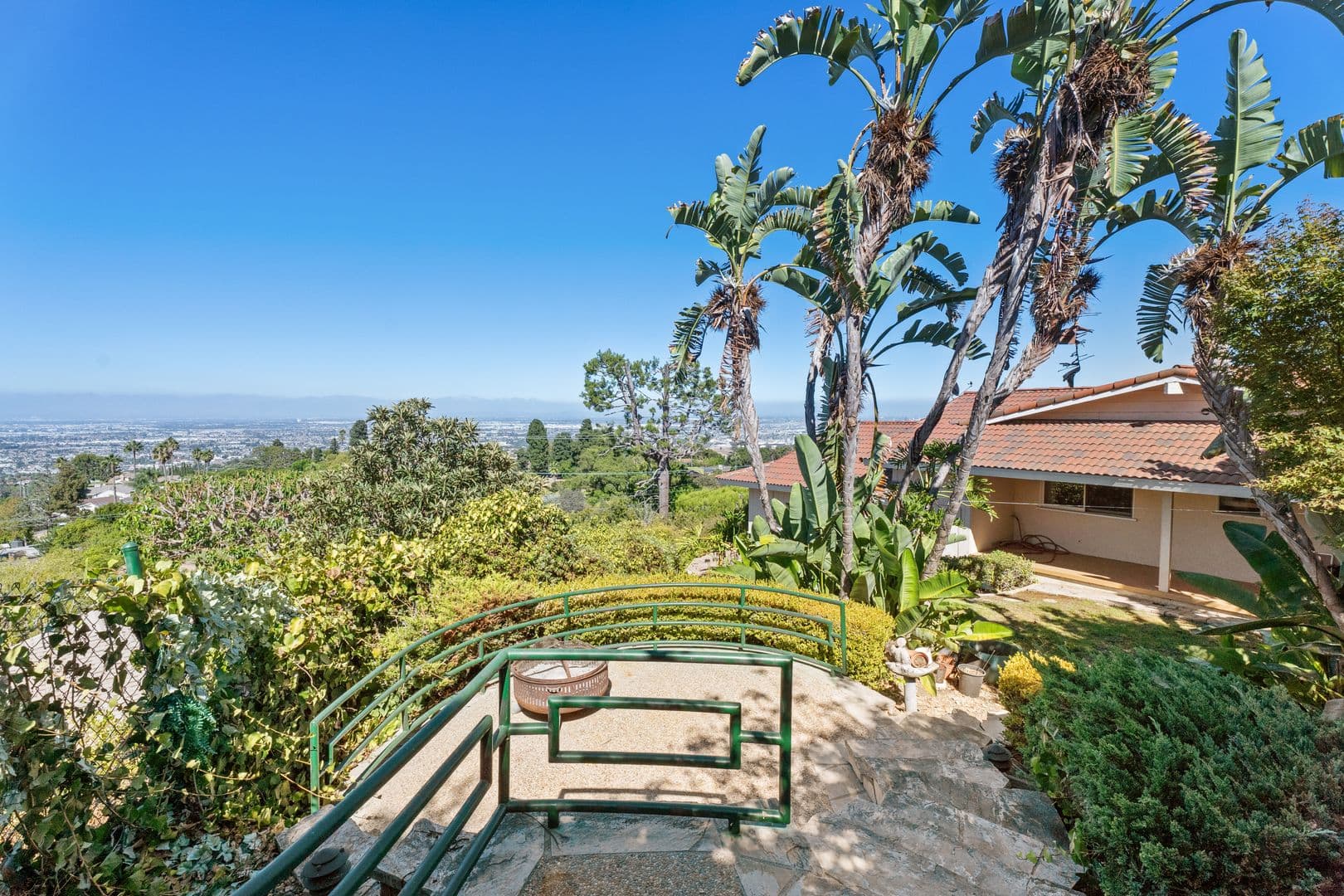 Rancho Palos Verdes House: 17 Stallion Rd