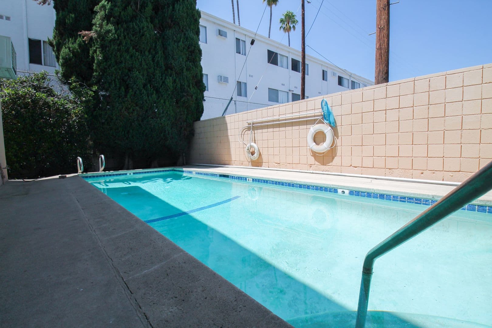 Sherman Oaks Apartment: 15339 Weddington St.