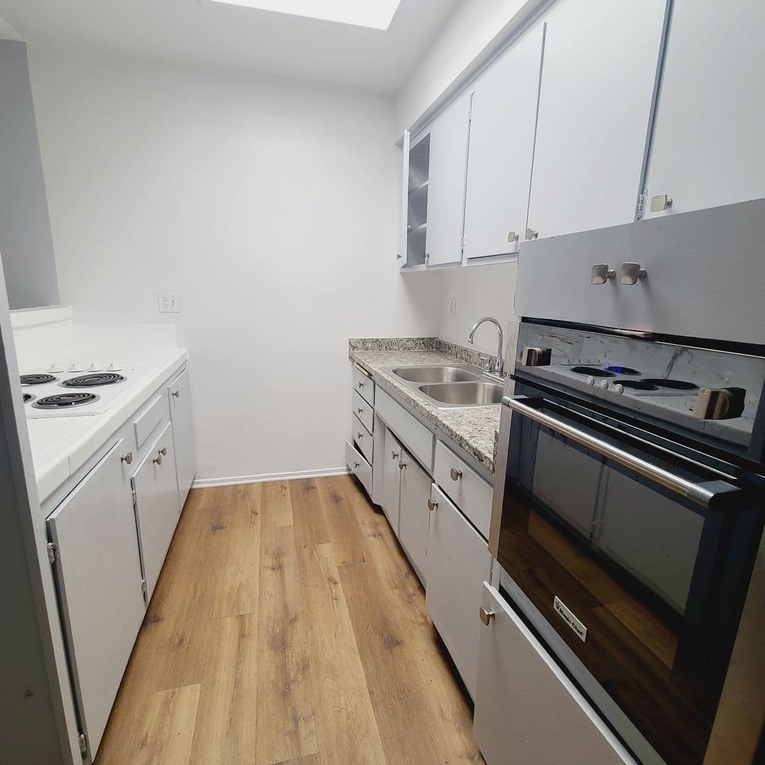 Los Angeles Apartment: 7225-7235 Hollywood Blvd