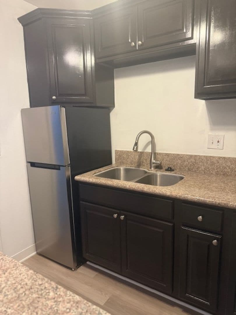 Los Angeles Apartment: 619 Hauser Blvd