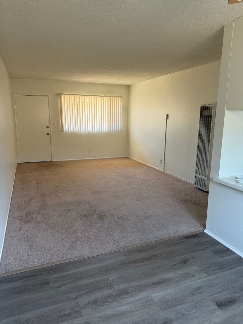 North Hollywood Apartment: 6851-67-63 Whitsett Ave