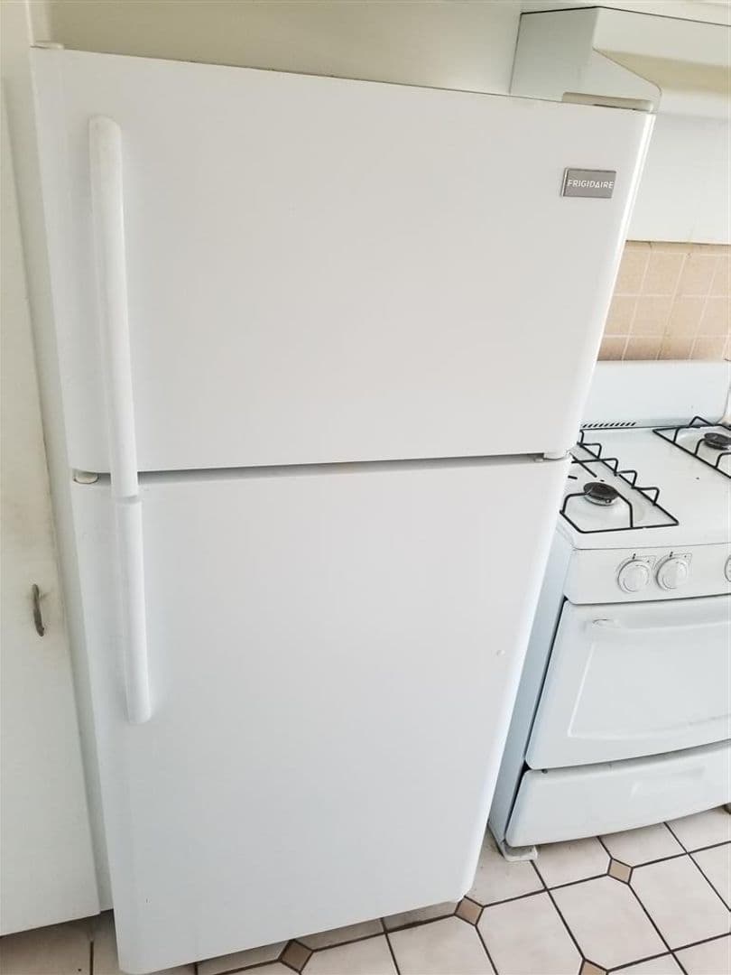 Los Angeles Apartment: 1504 S. Fairfax