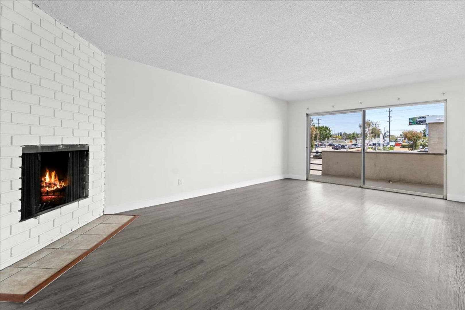 Los Angeles Apartment: 5232 Fairview Blvd