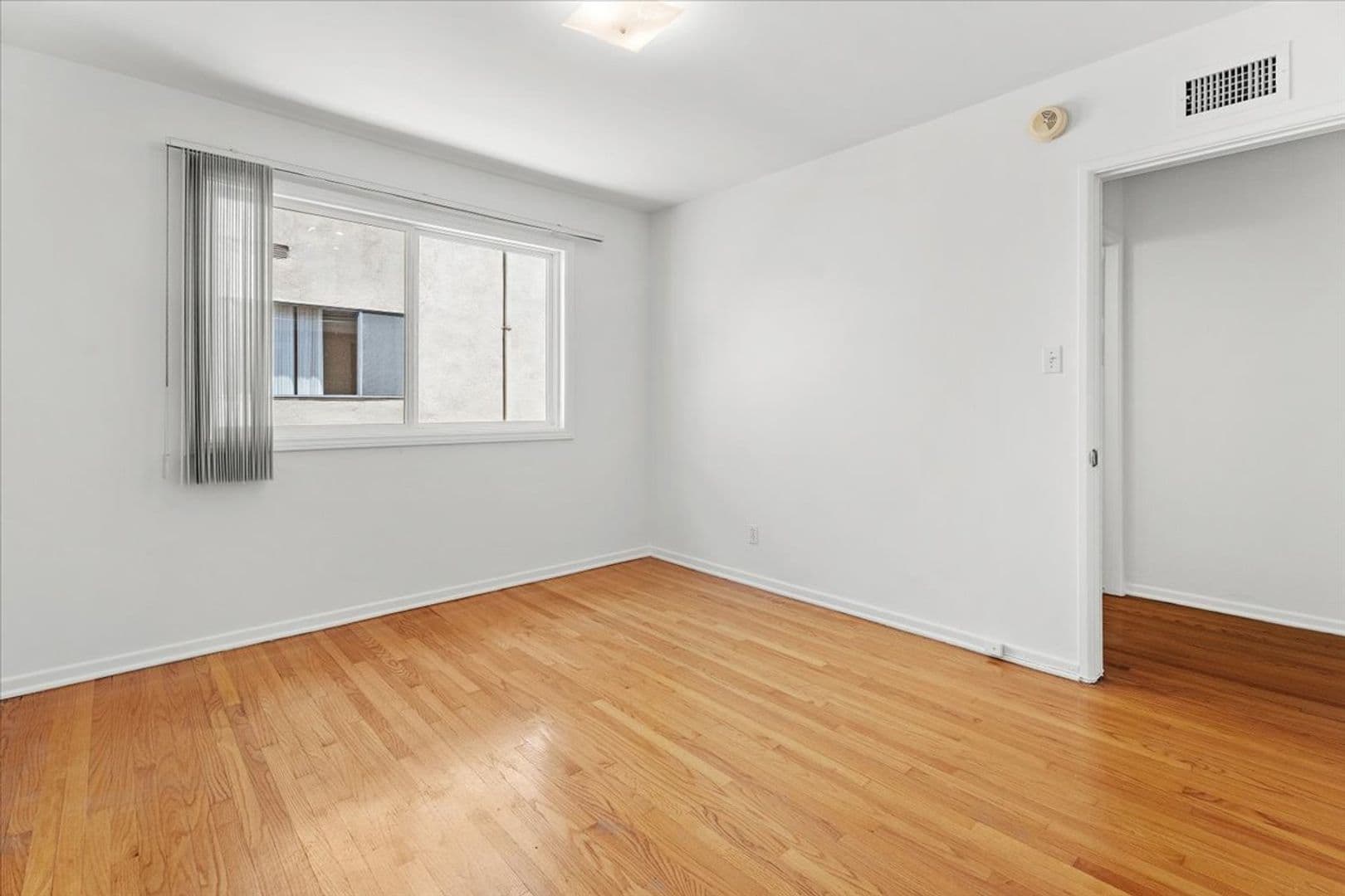 Los Angeles Apartment: 1033 S. Holt Ave.