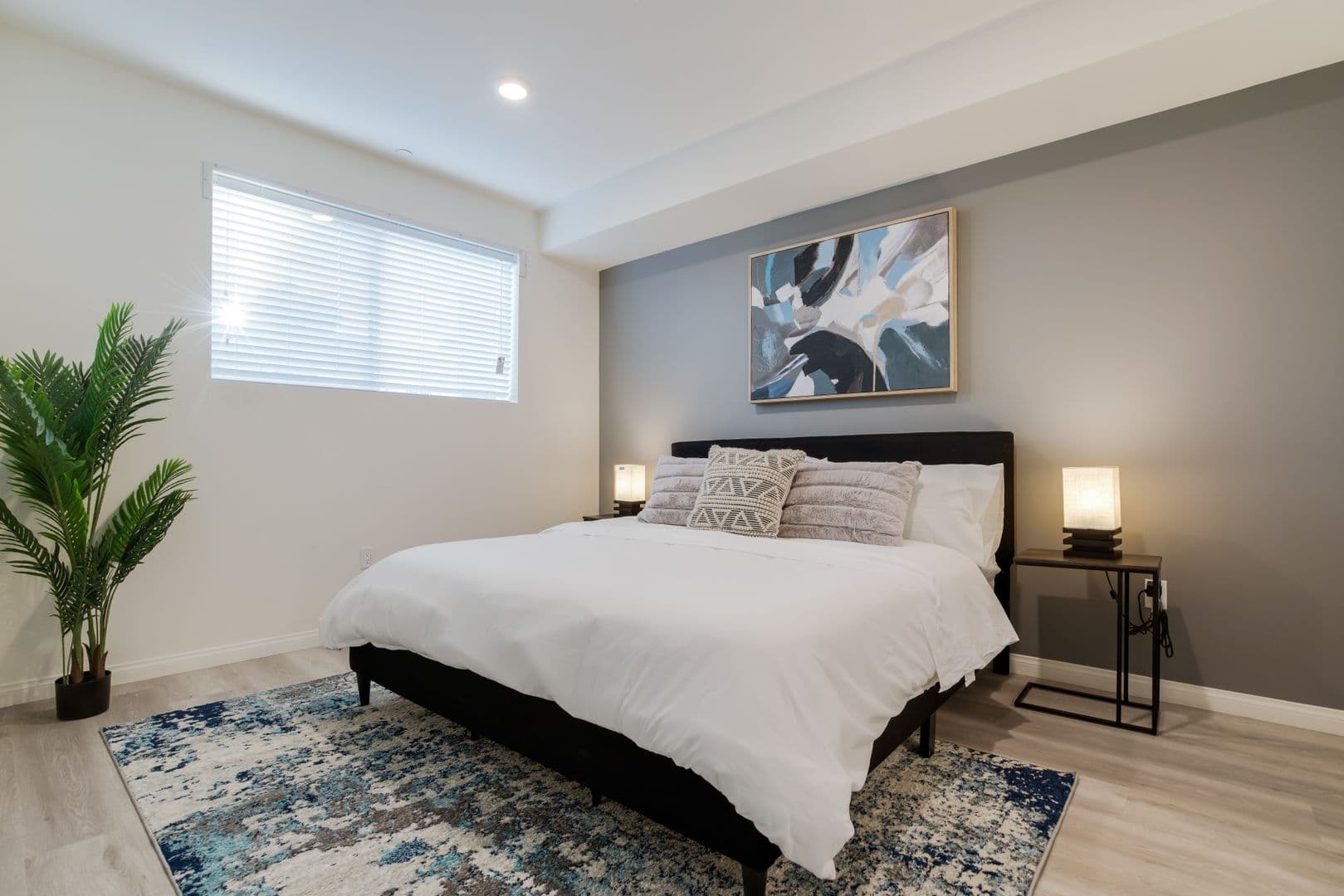 Van Nuys Apartment: 13724 Victory Blvd.
