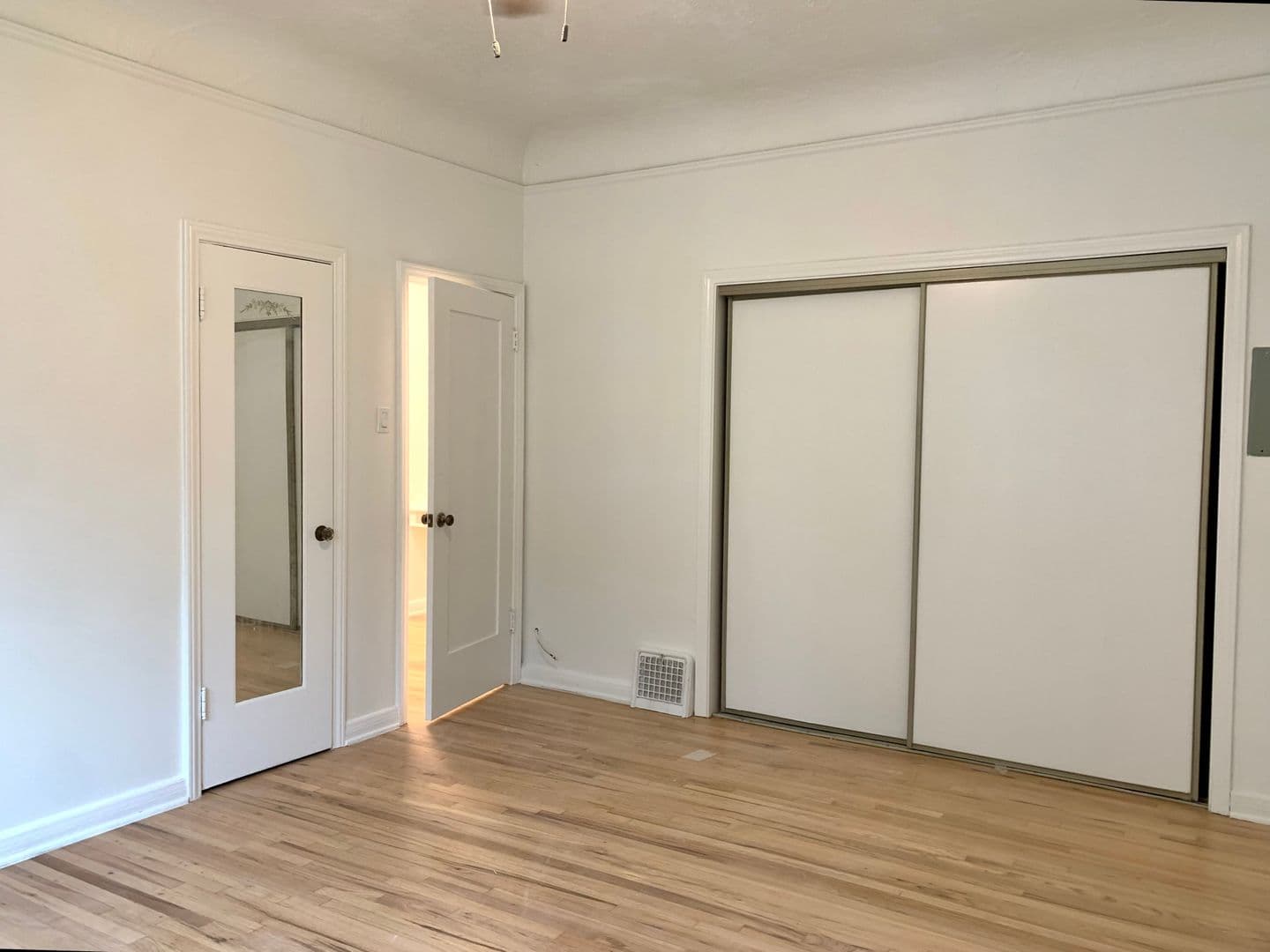 Los Angeles Apartment: 369 North Spaulding Avenue