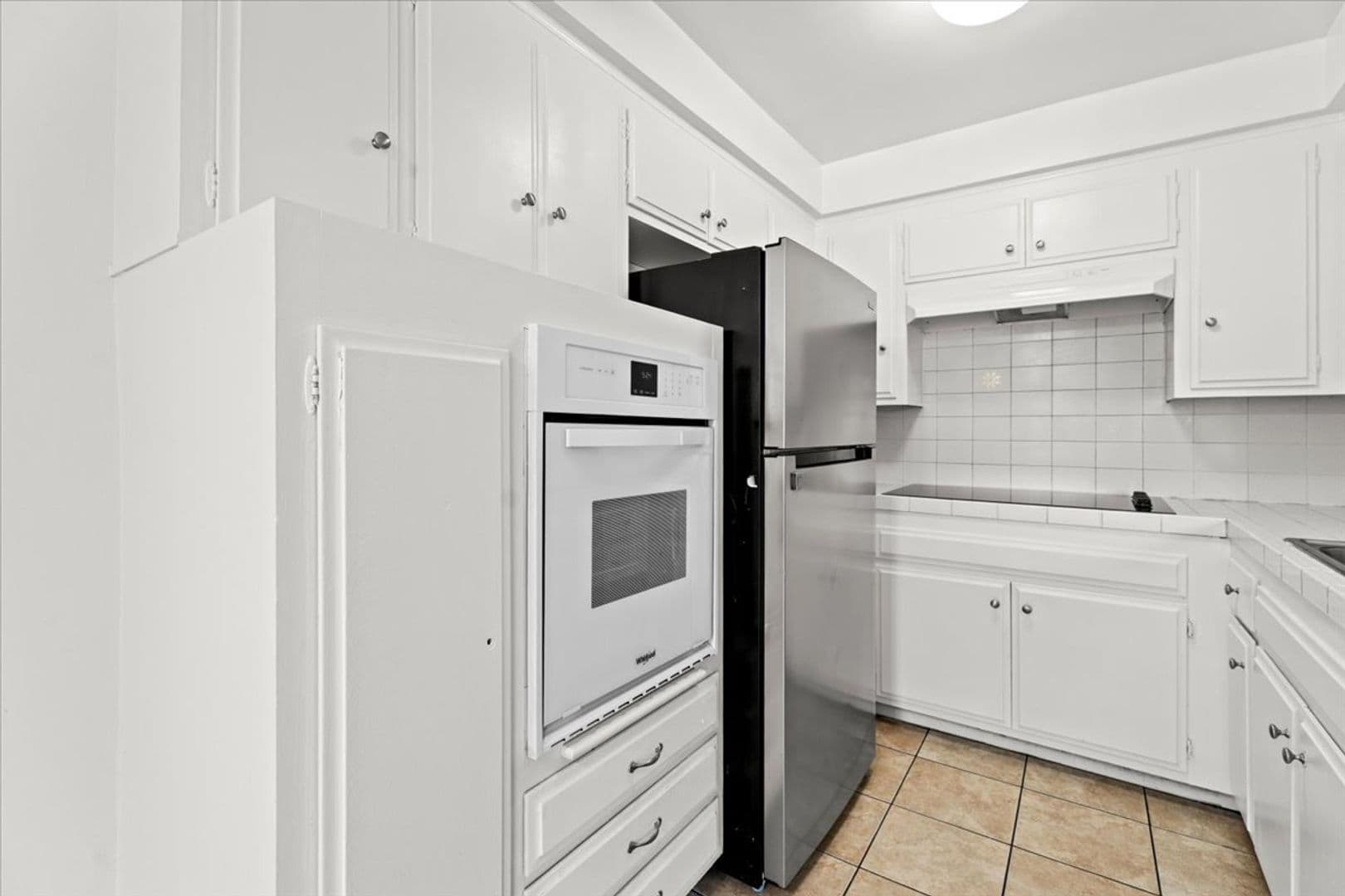 Los Angeles Apartment: 5232 Fairview Blvd