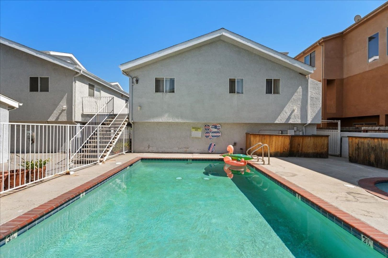 North Hills Apartment: 9660 Sepulveda Blvd