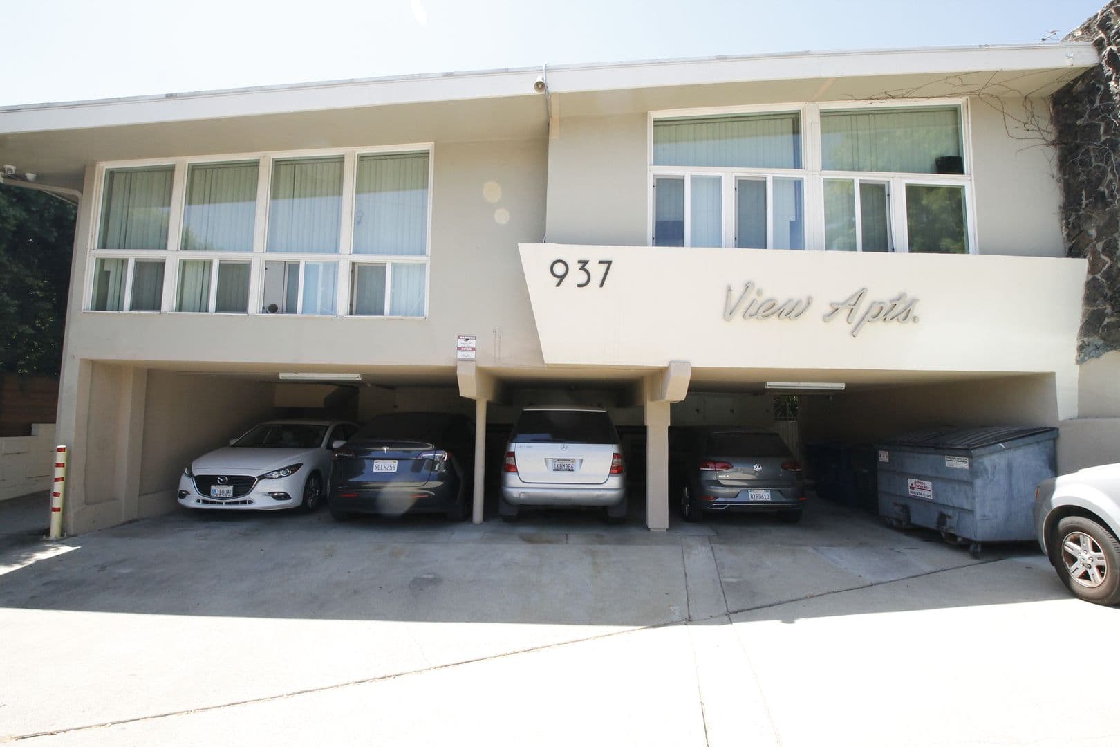 West Hollywood Apartment: 937 Hilldale Ave.