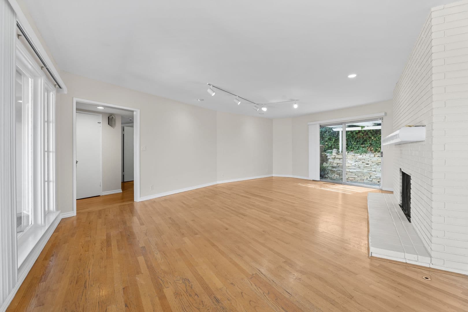 Rancho Palos Verdes House: 17 Stallion Rd