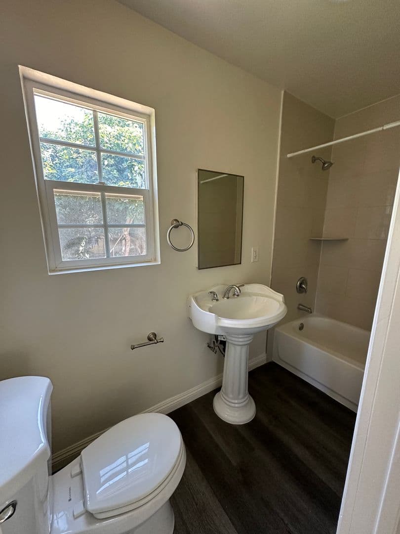 El Monte Apartment: 3466, 3468, 3470, 3500, 3500.5, & 3506 La Madera Ave.