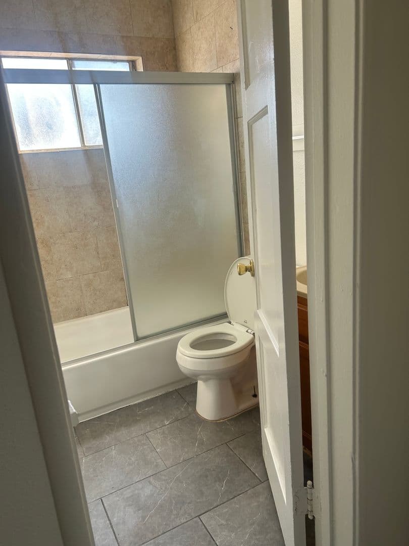 Santa Ana Apartment: 1060 W. 17TH STREET