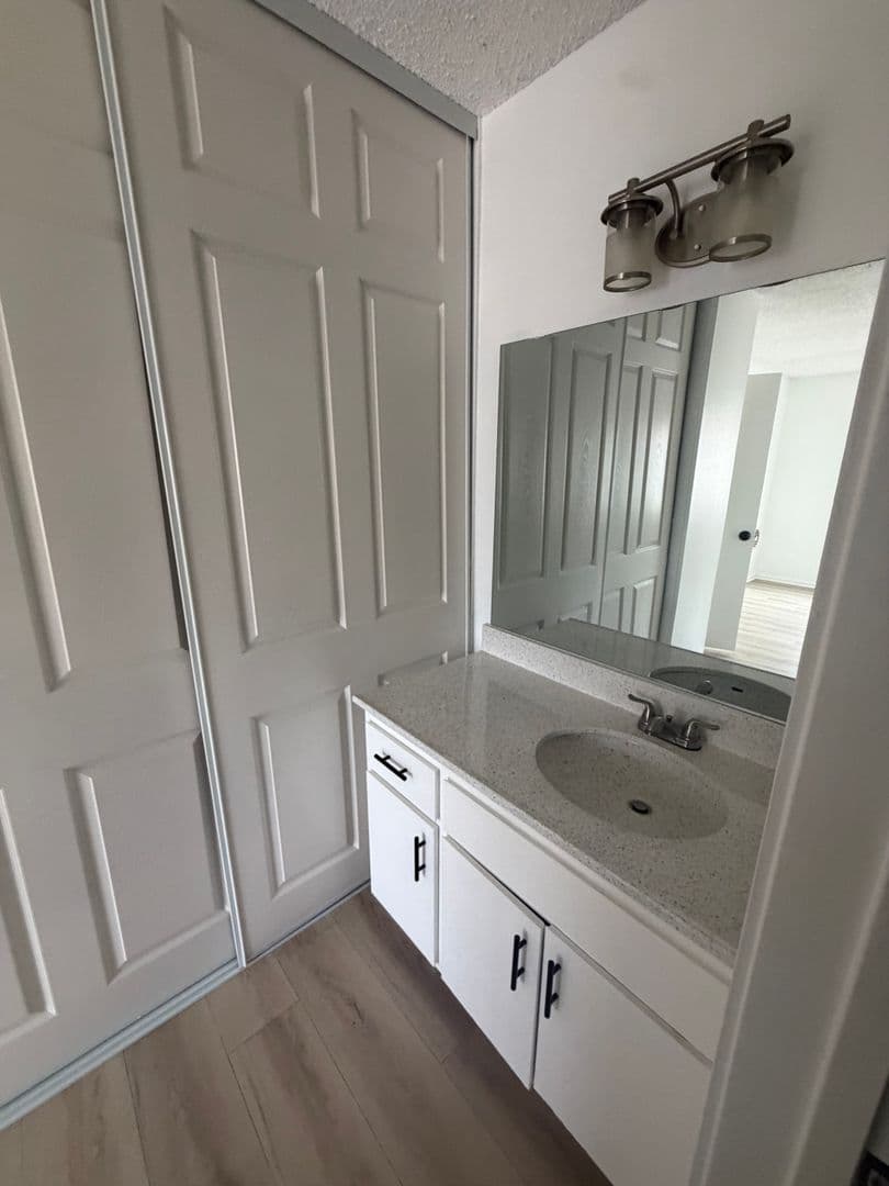 Los Angeles Apartment: 400 S. Kingsley Drive