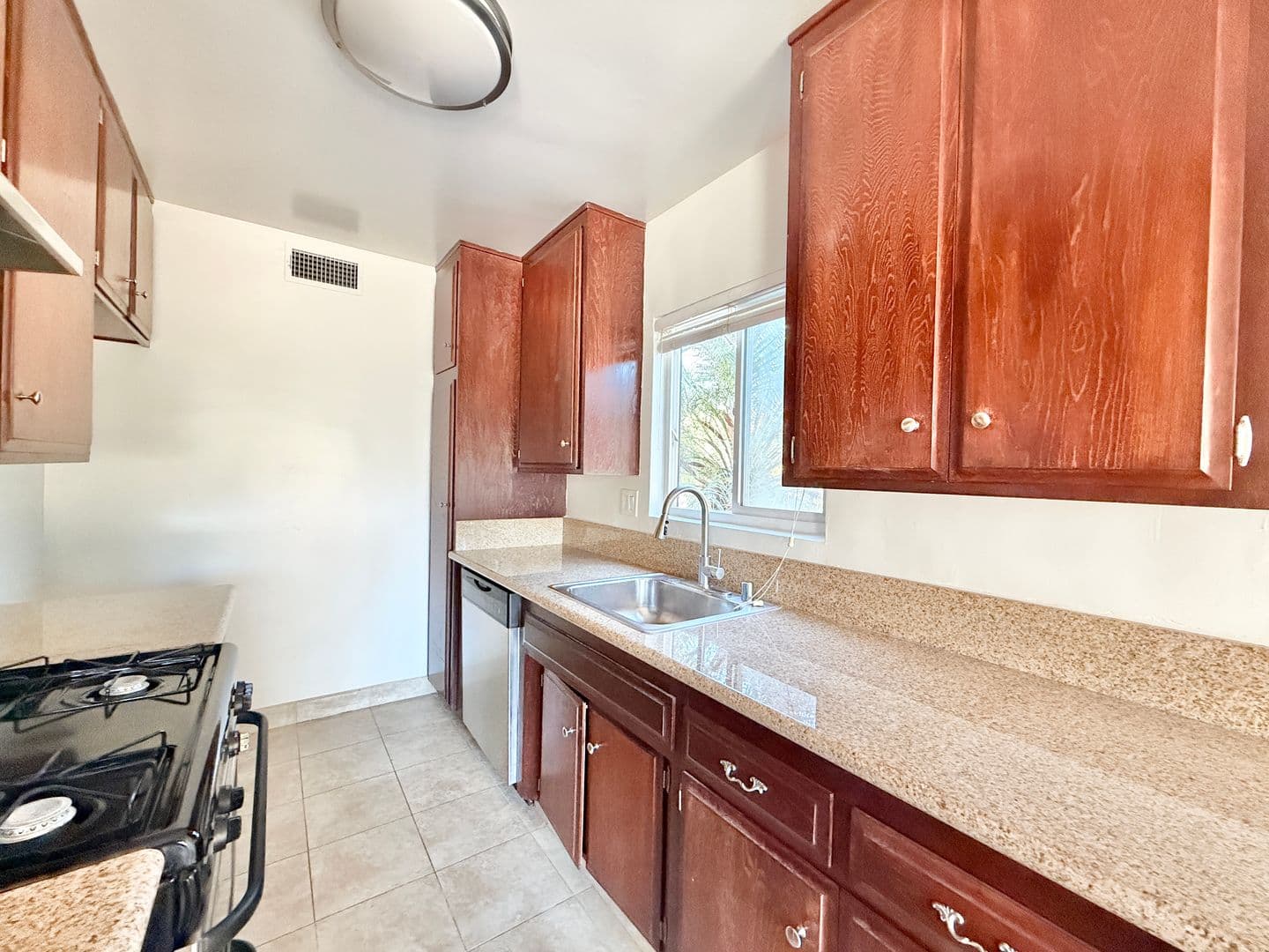 Studio City Apartment: 12231 Moorpark St.
