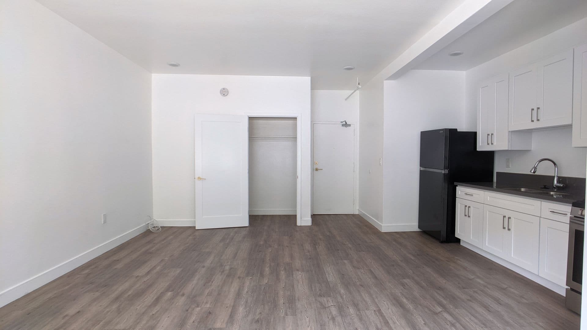 Los Angeles Apartment: 722 S Manhattan Place