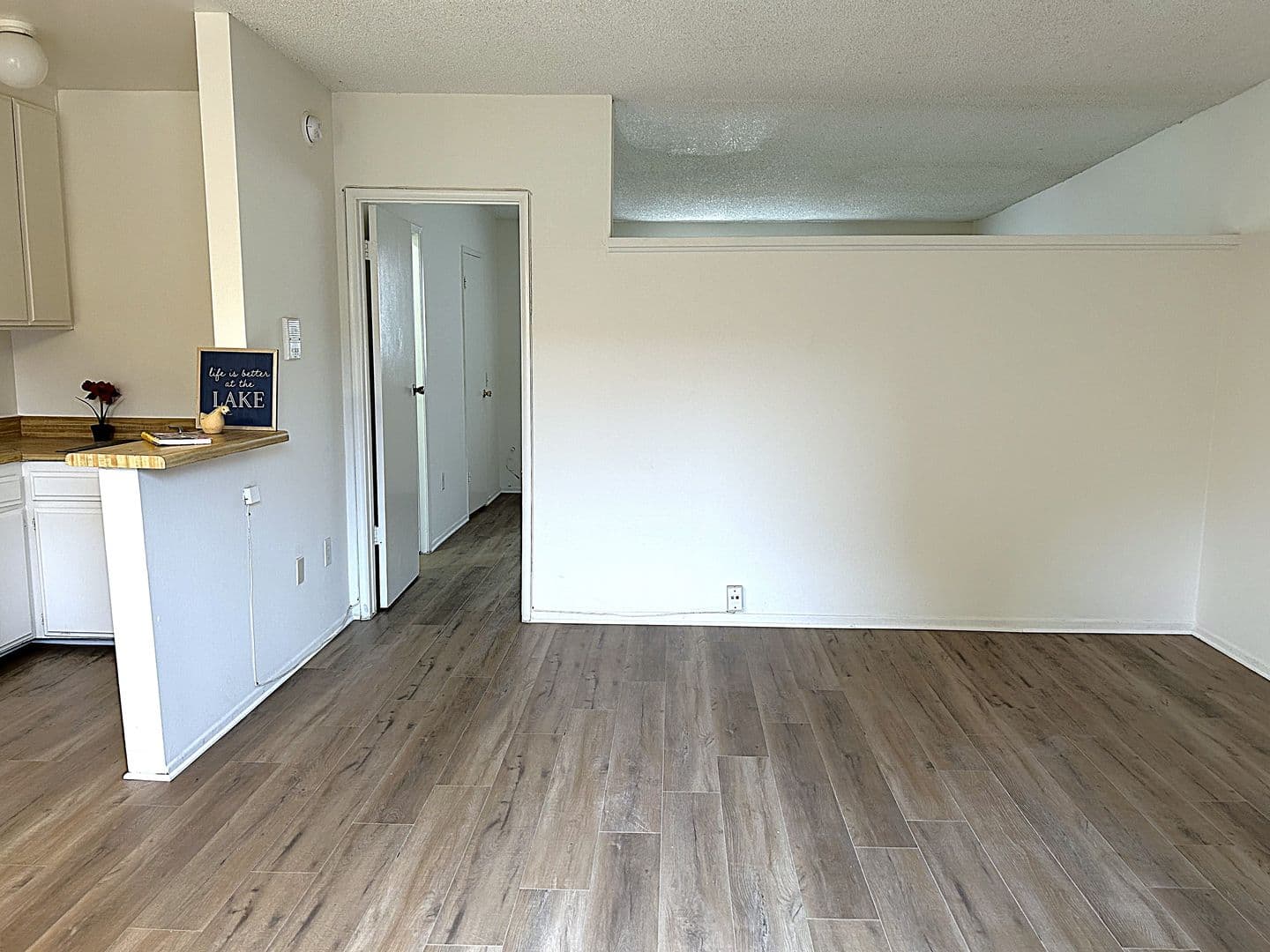 Van Nuys Apartment: 7457 Woodman Ave.