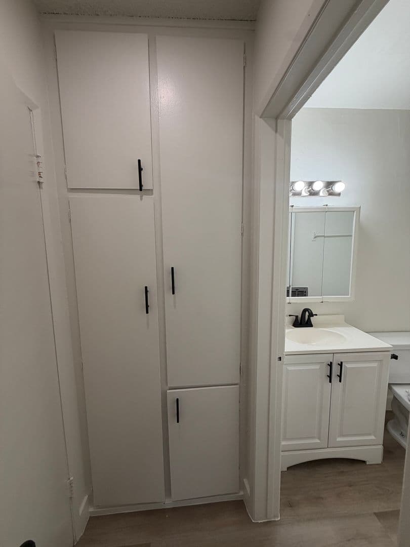 Los Angeles Apartment: 7225-7235 Hollywood Blvd
