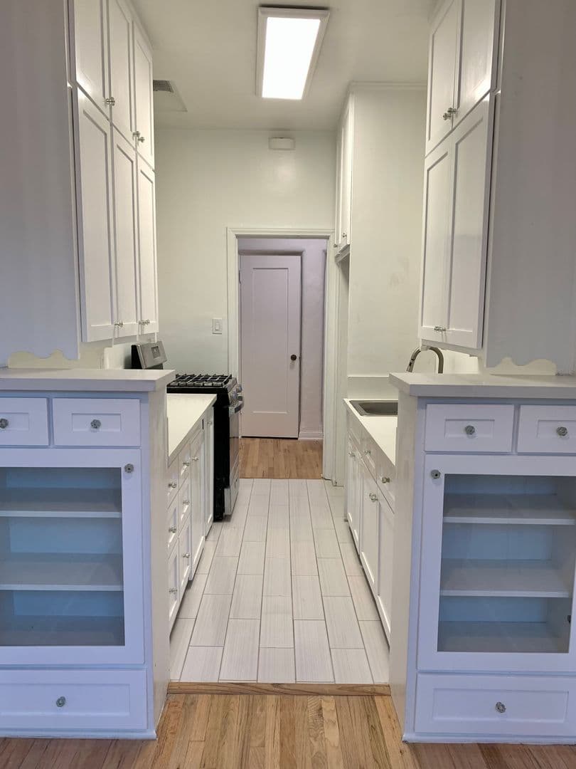 Los Angeles Apartment: 369 North Spaulding Avenue