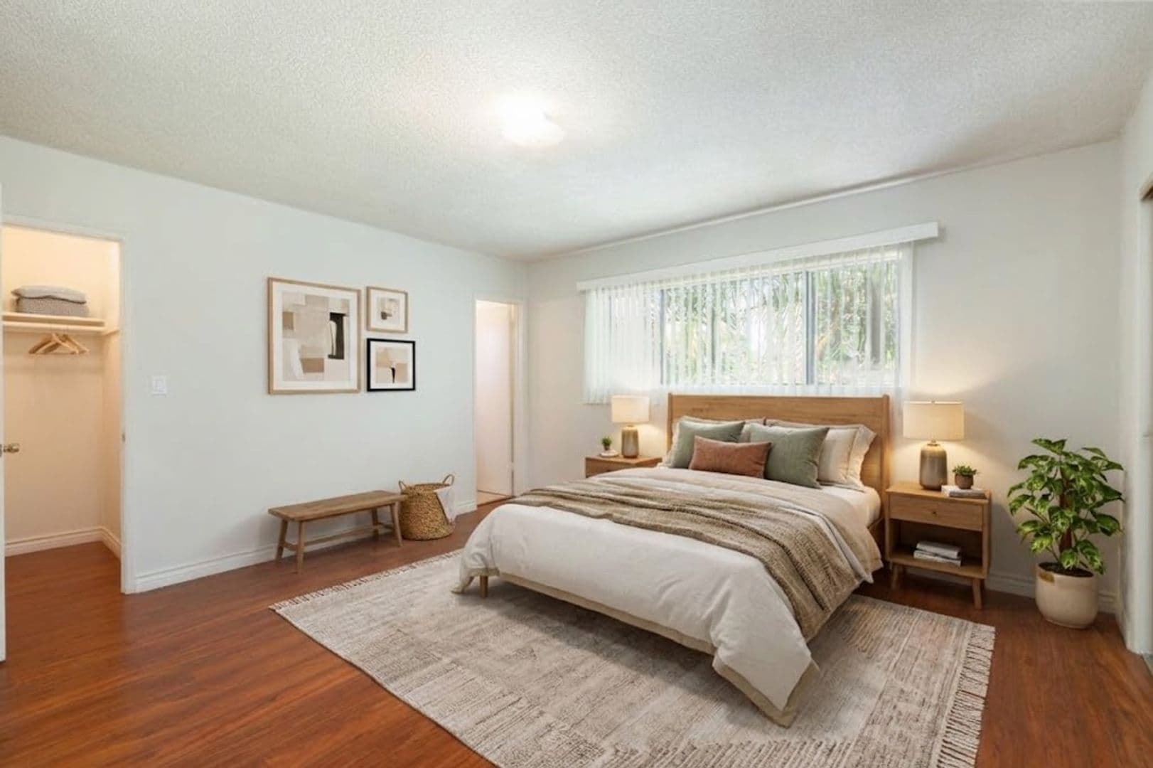 West Hollywood Apartment: 1030 N Harper Ave.