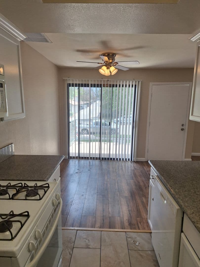Redlands Apartment: 1269 N. EDWARDS ST #11