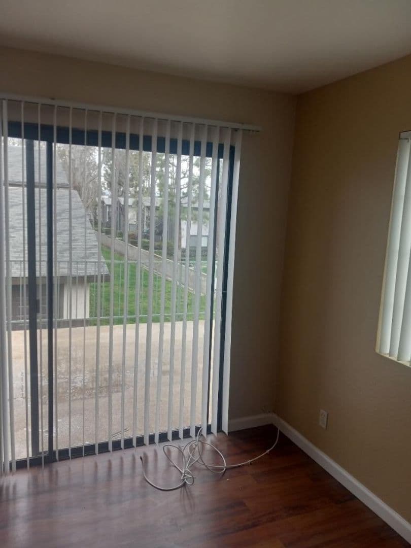 Redlands Apartment: 1176 E LUGONIA AVE 16