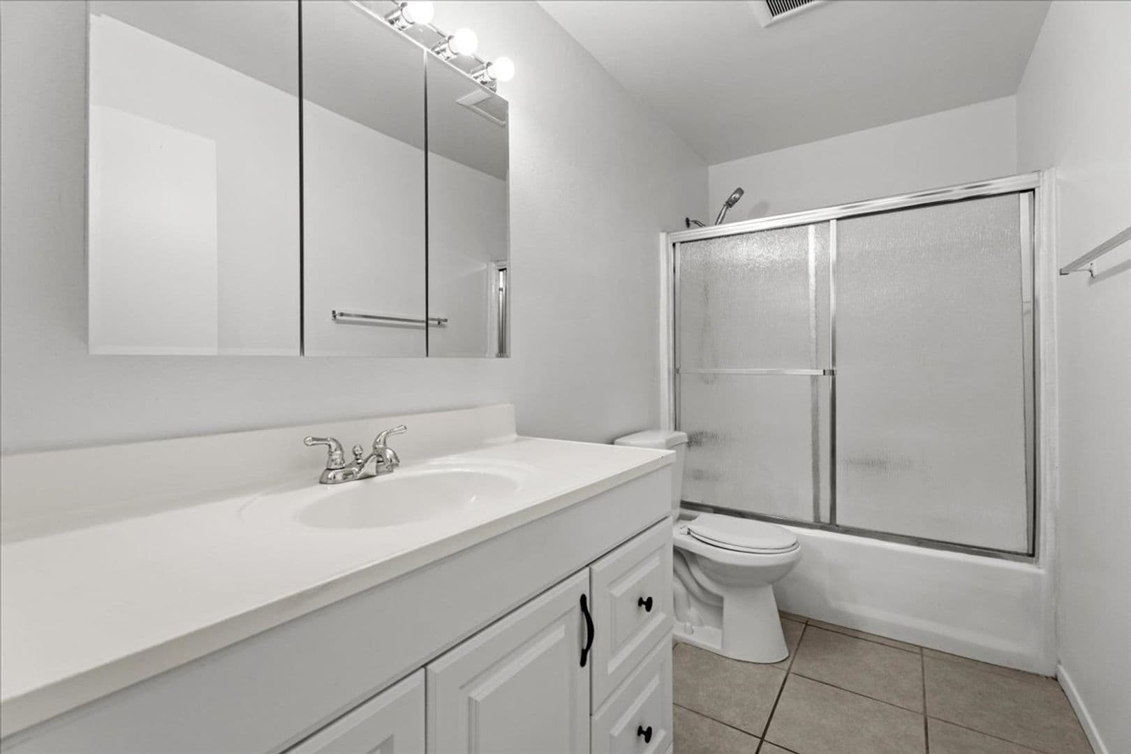 North Hills Apartment: 9660 Sepulveda Blvd