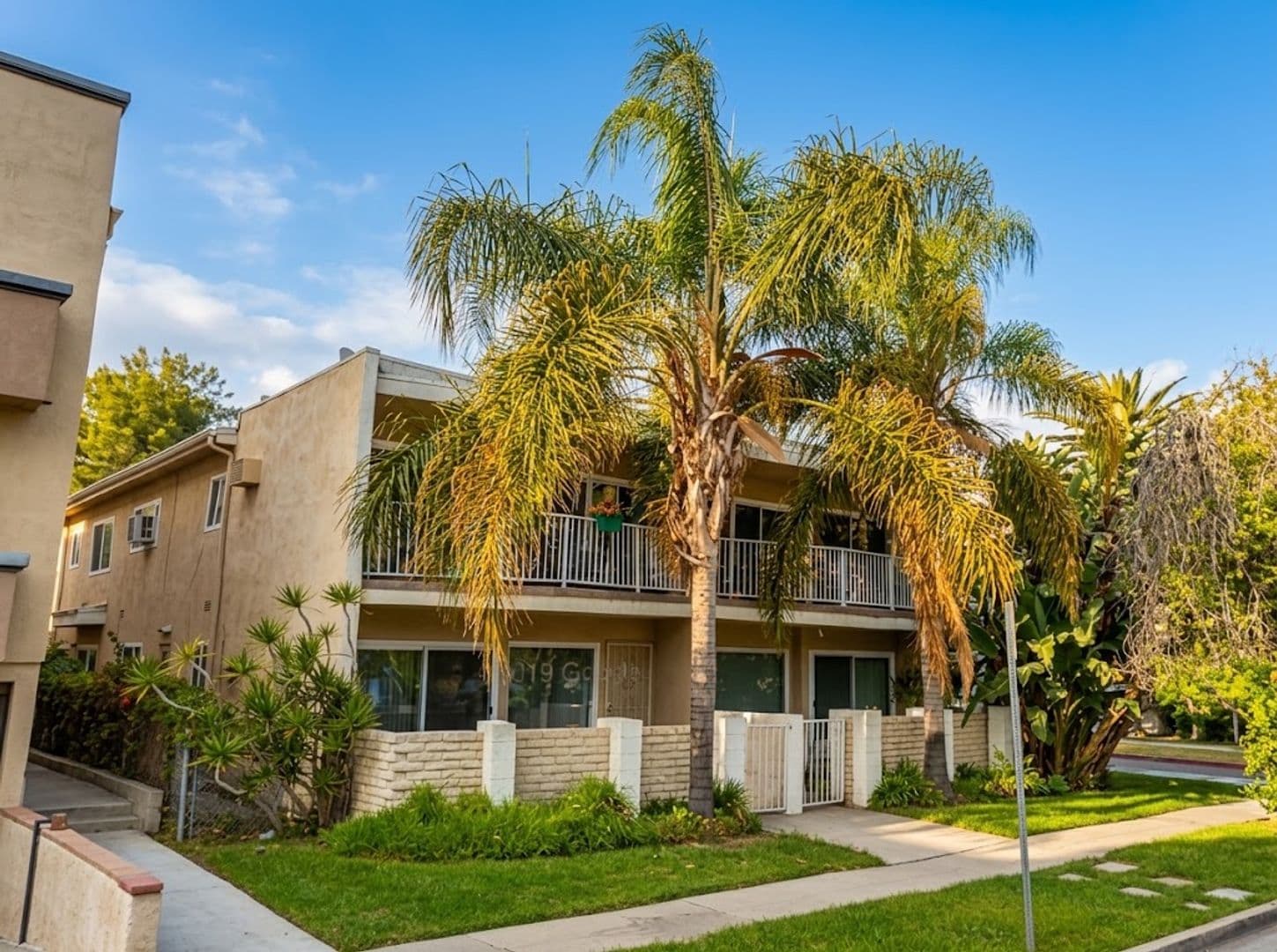 Studio City Apartment: 12231 Moorpark St.