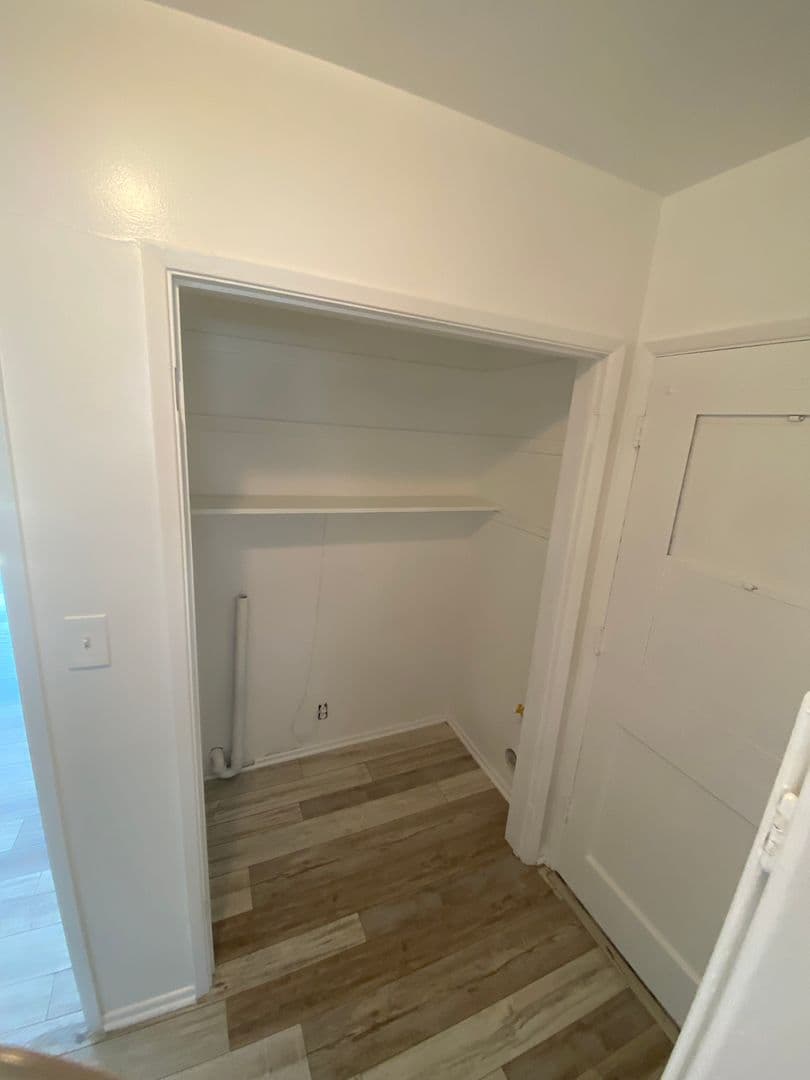 Inglewood Apartment: 821 Centinela Ave