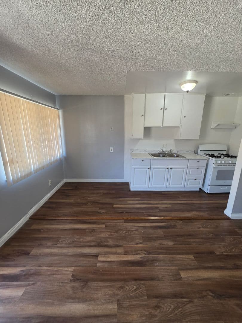 Baldwin Park Apartment: 3933-3943 La Rica Avenue