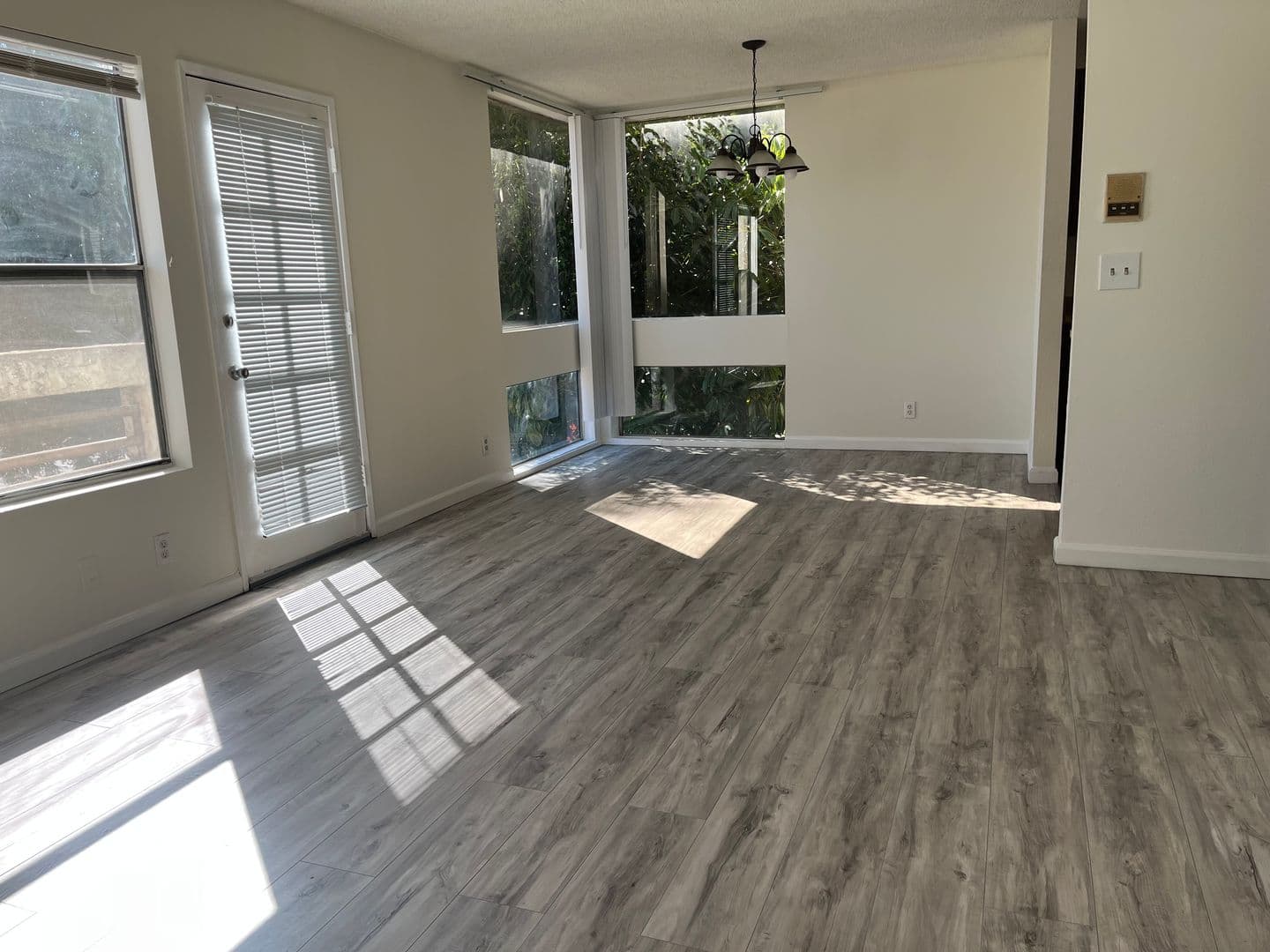 Studio City Apartment: 4248 Whitsett Avenue
