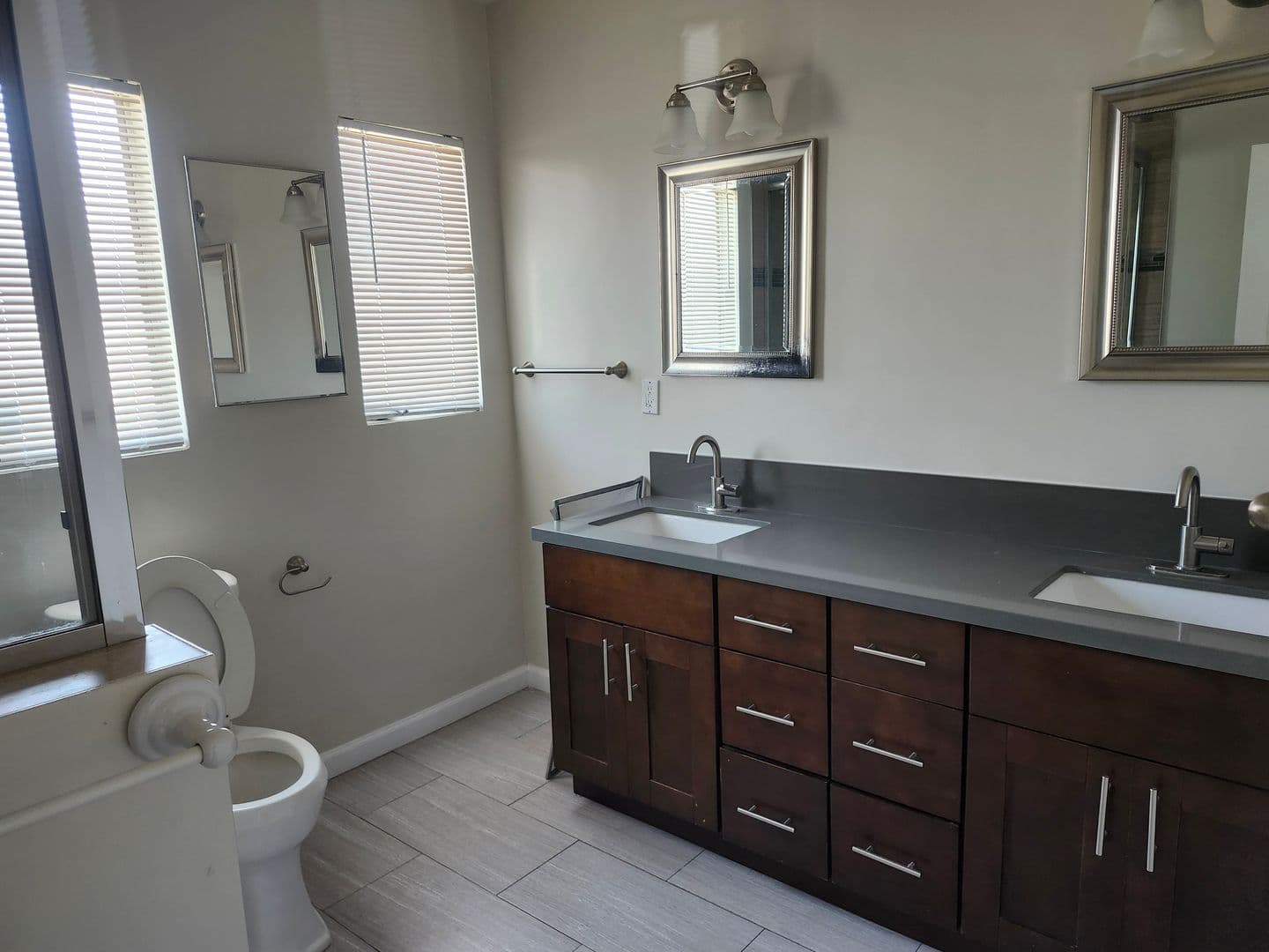 Los Angeles Apartment: 5259 W. Slauson
