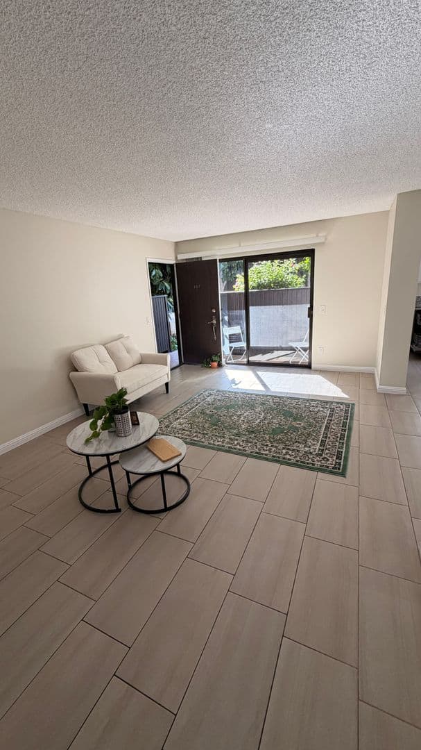 Sunland Apartment: 8608 Foothill Blvd