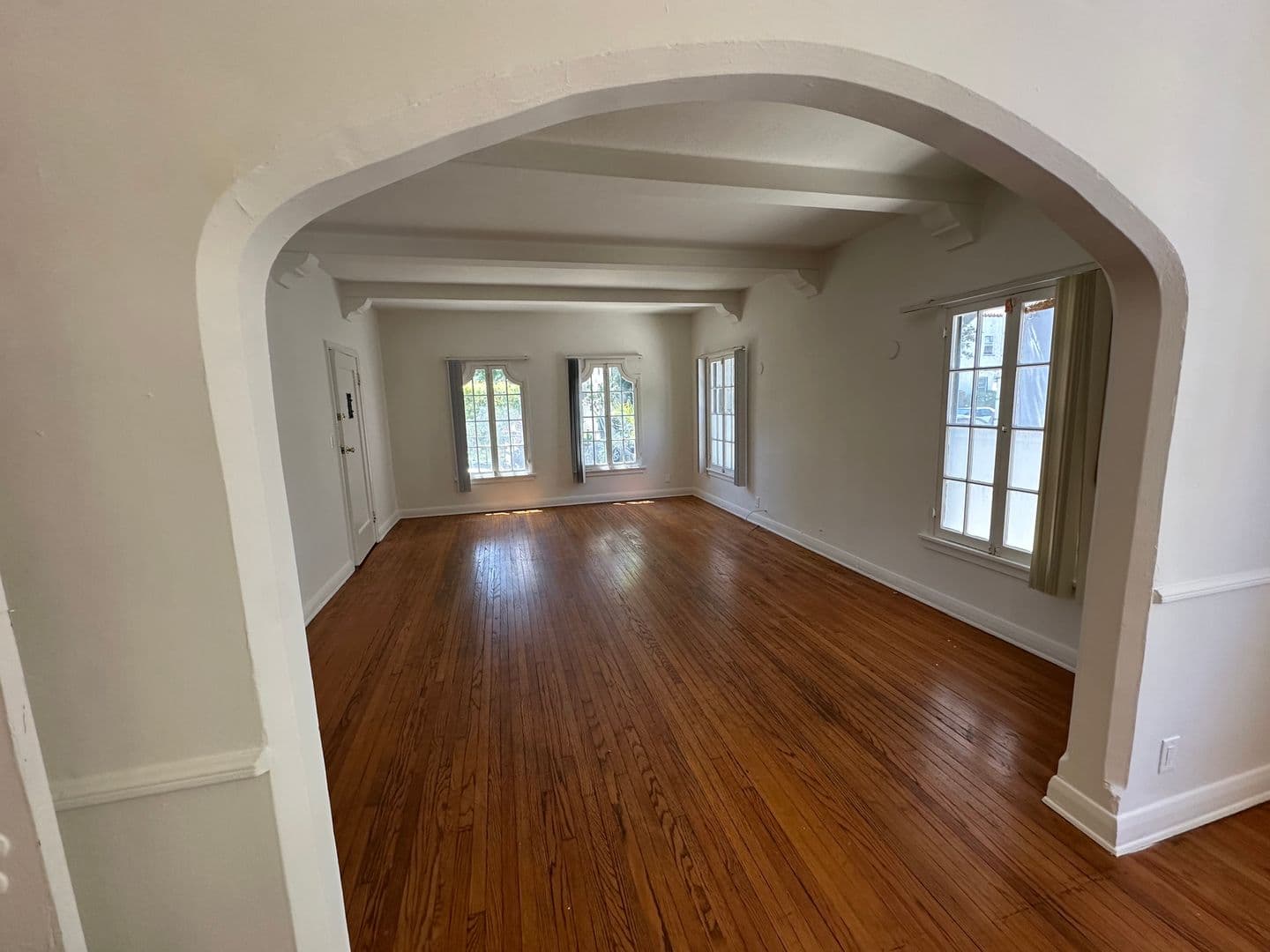 Los Angeles Apartment: 454 N. Orange Grove Ave.