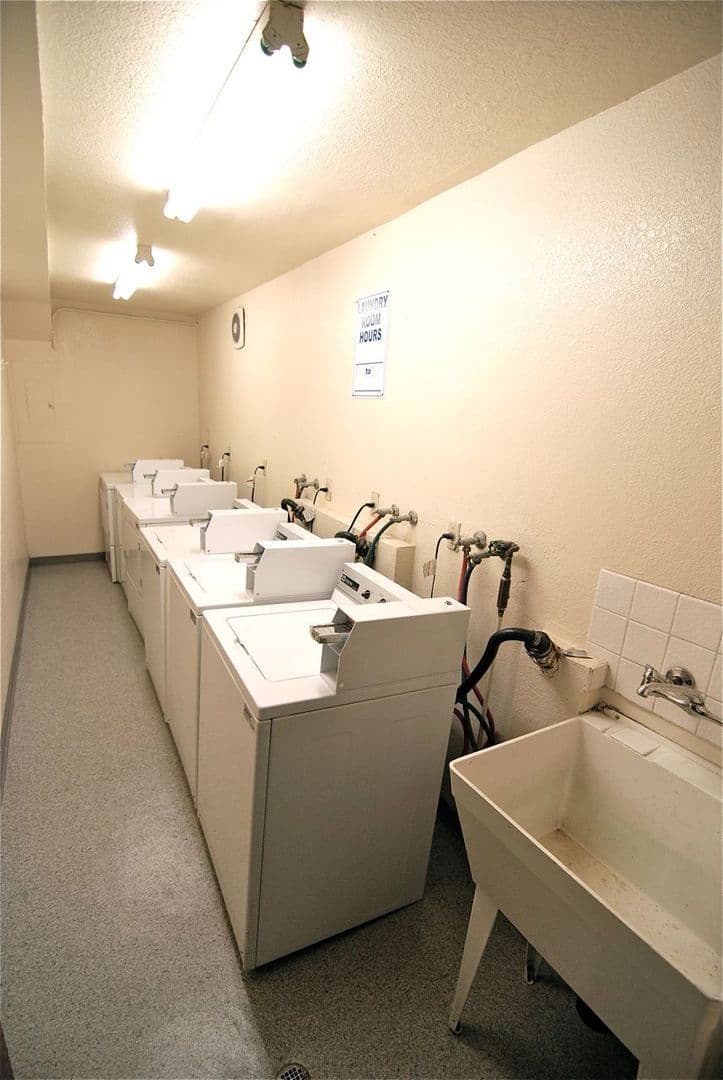 Van Nuys Apartment: 16000 SHERMAN WAY
