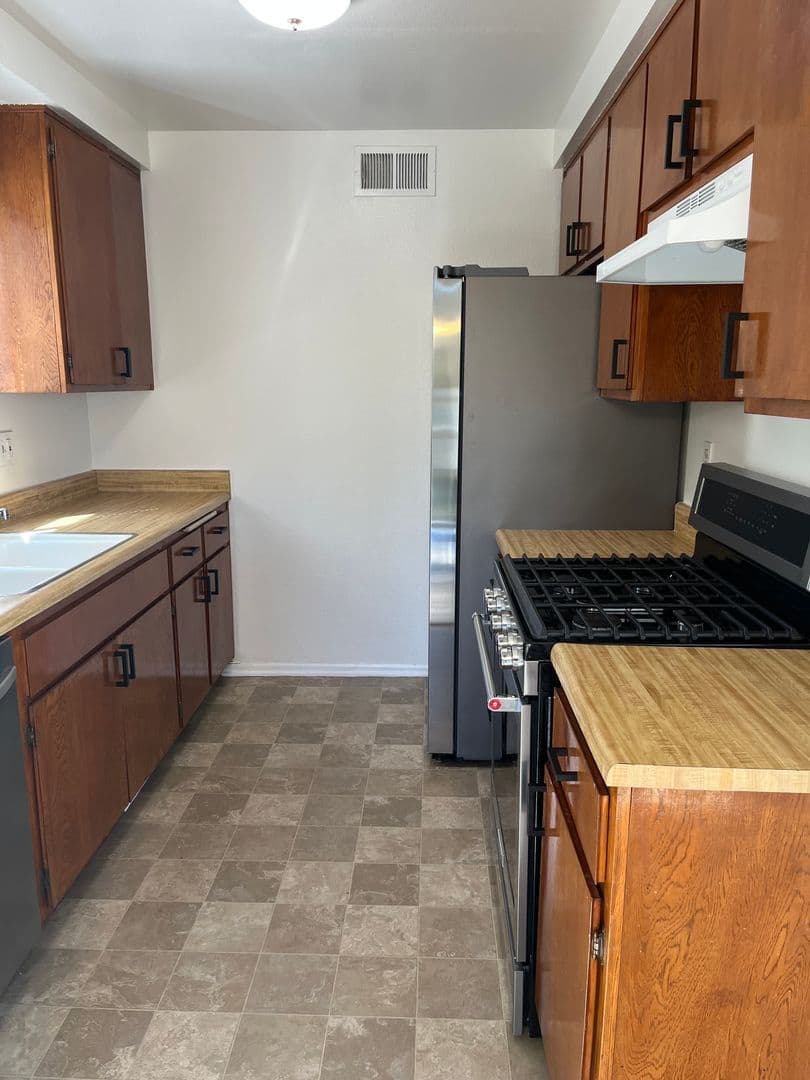 Studio City Apartment: 4248 Whitsett Avenue
