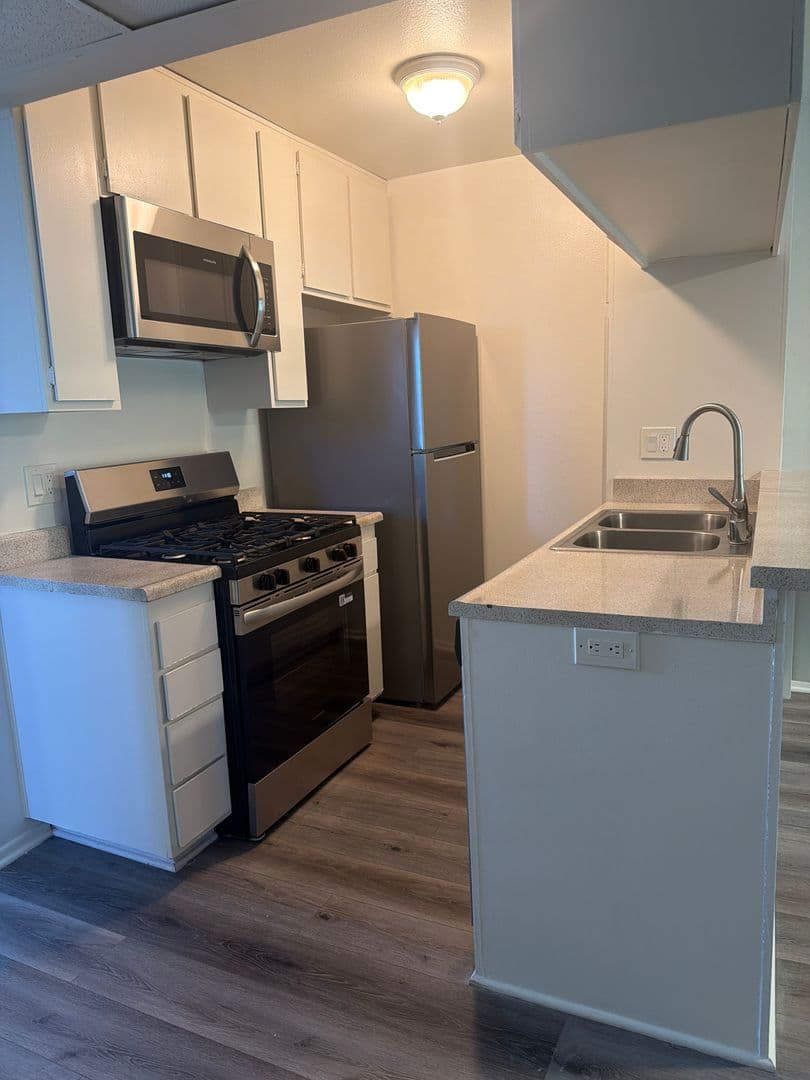Northridge Apartment: 18414 Vincennes Street