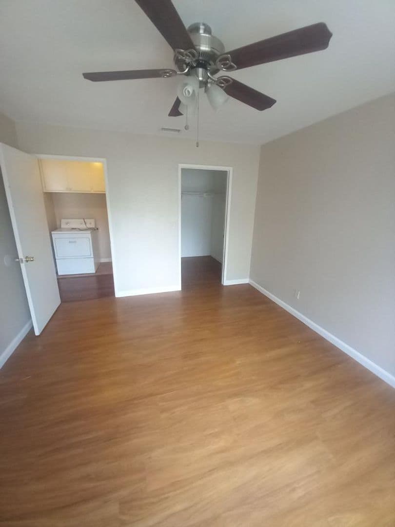 Redlands Apartment: 1176 E LUGONIA AVE 16