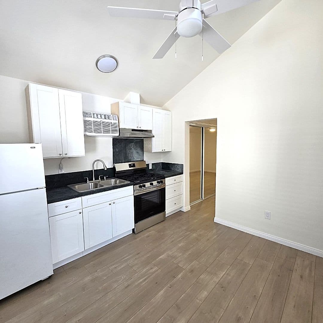 North Hollywood Apartment: 5301-5303 Cartwright Ave.