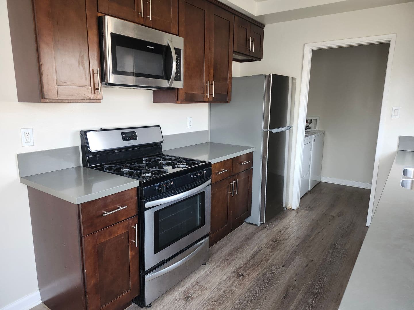 Los Angeles Apartment: 5259 W. Slauson