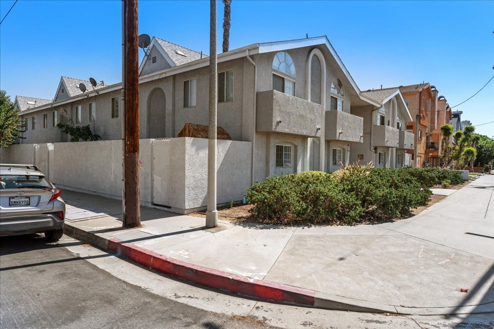 North Hills Apartment: 9660 Sepulveda Blvd
