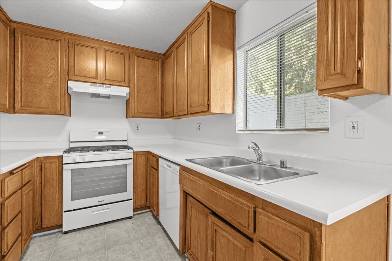 North Hills Apartment: 9660 Sepulveda Blvd