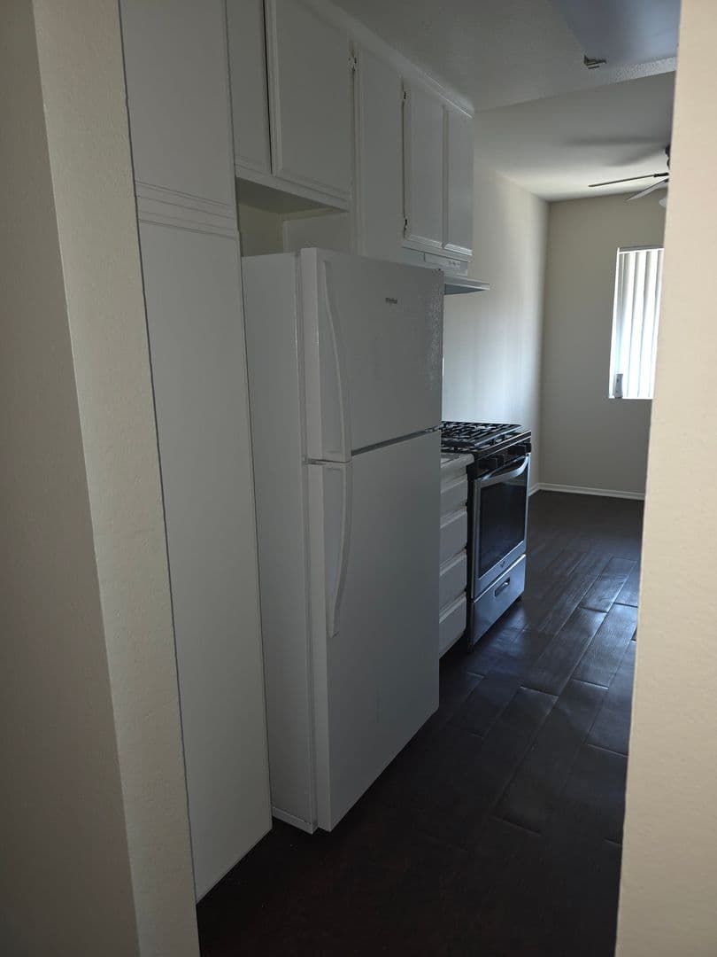 Northridge Apartment: 18415 Dearborn Street
