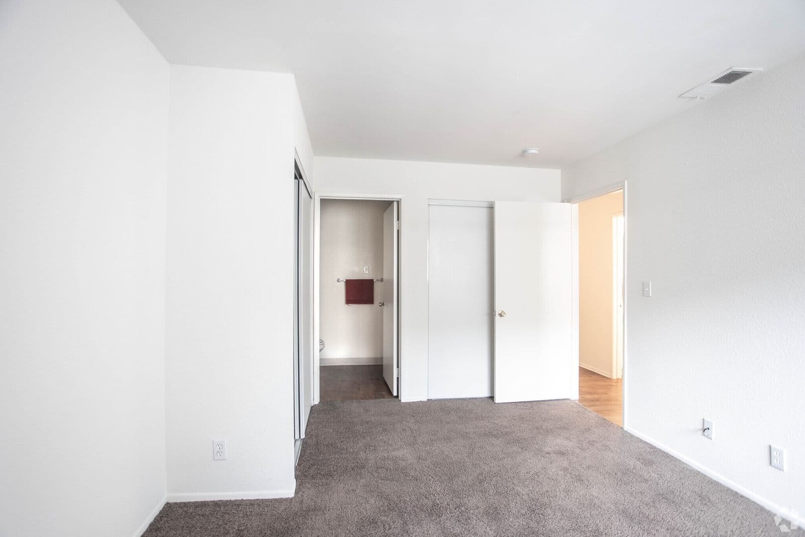 Sherman Oaks Apartment: 14543 Burbank Boulevard