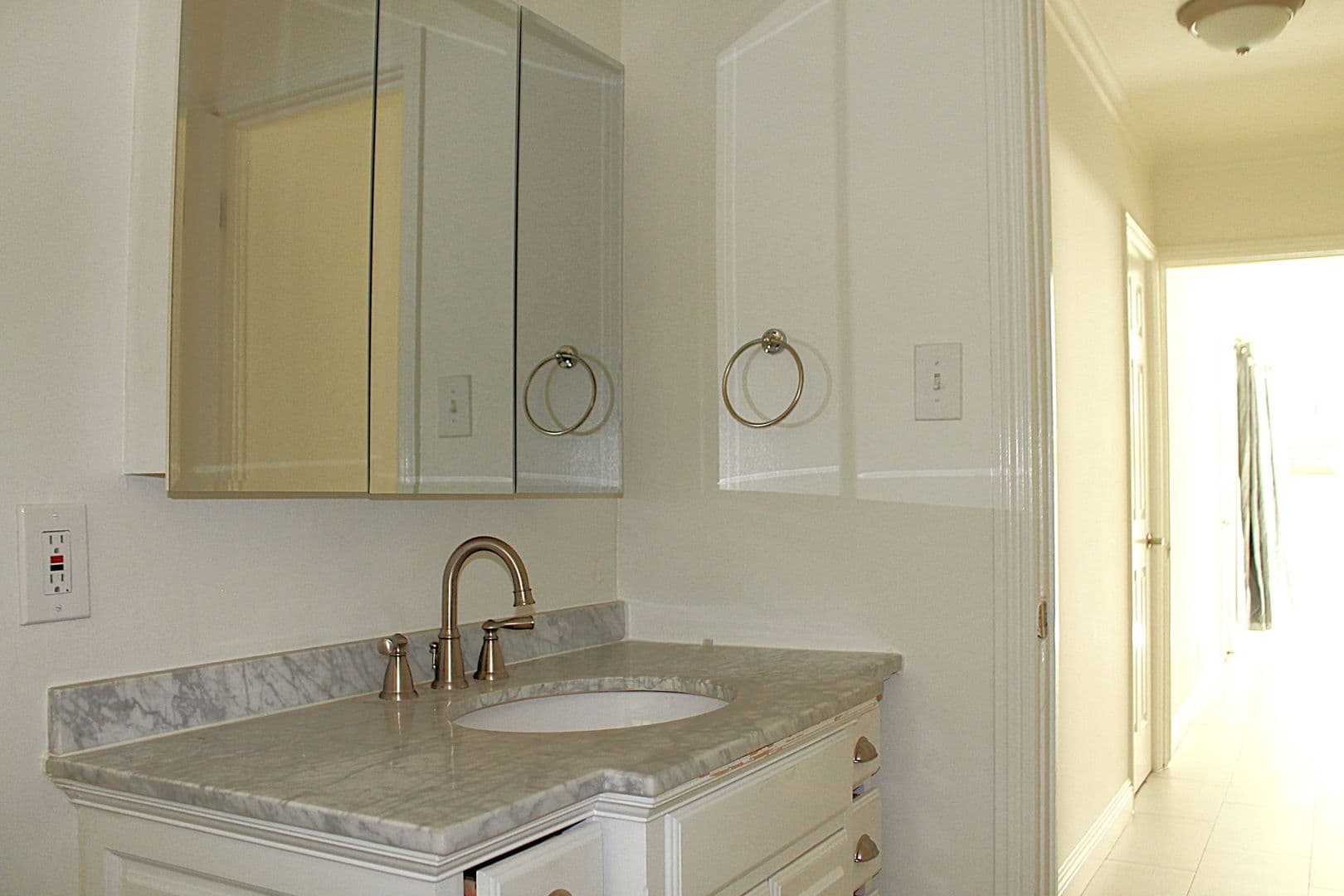 West Hollywood Apartment: 937 Hilldale Ave.